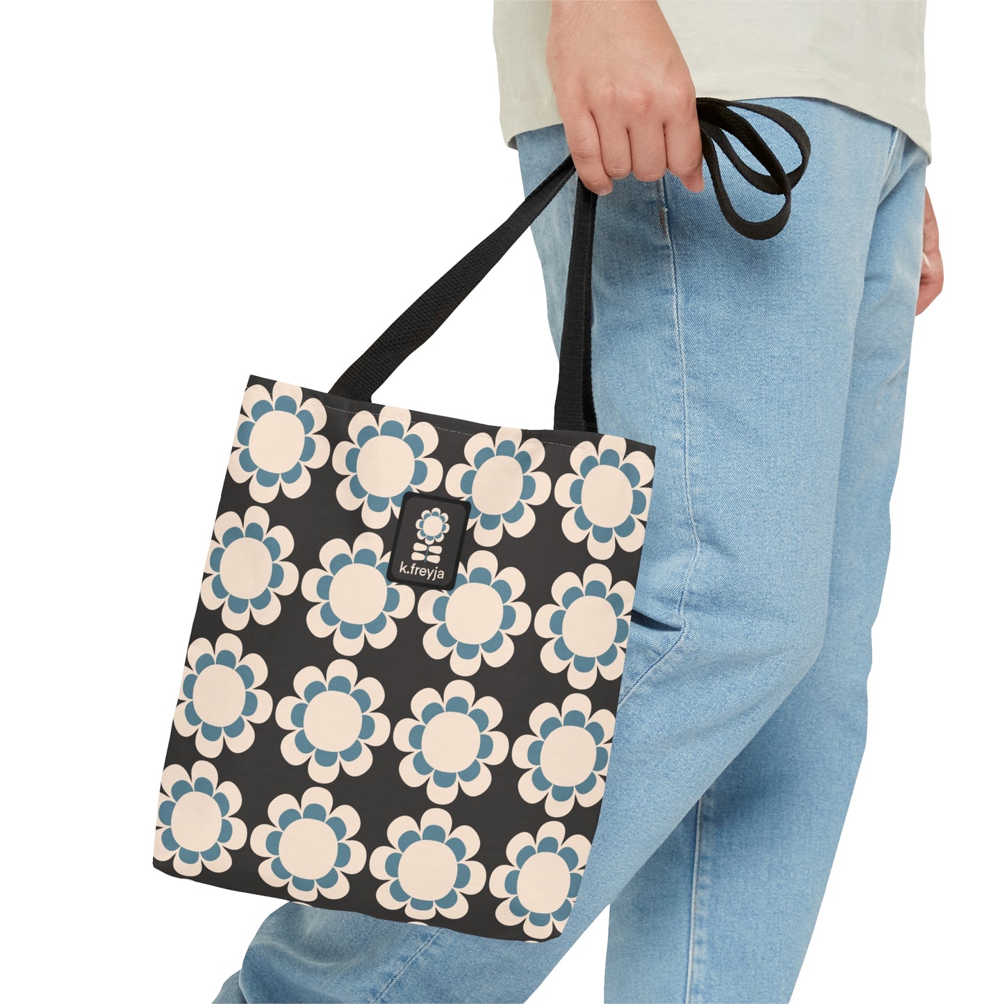 TOTE AROUND: Thea