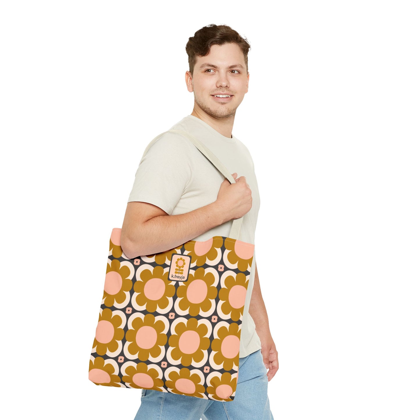 Tote Around: Palm Springs Patio