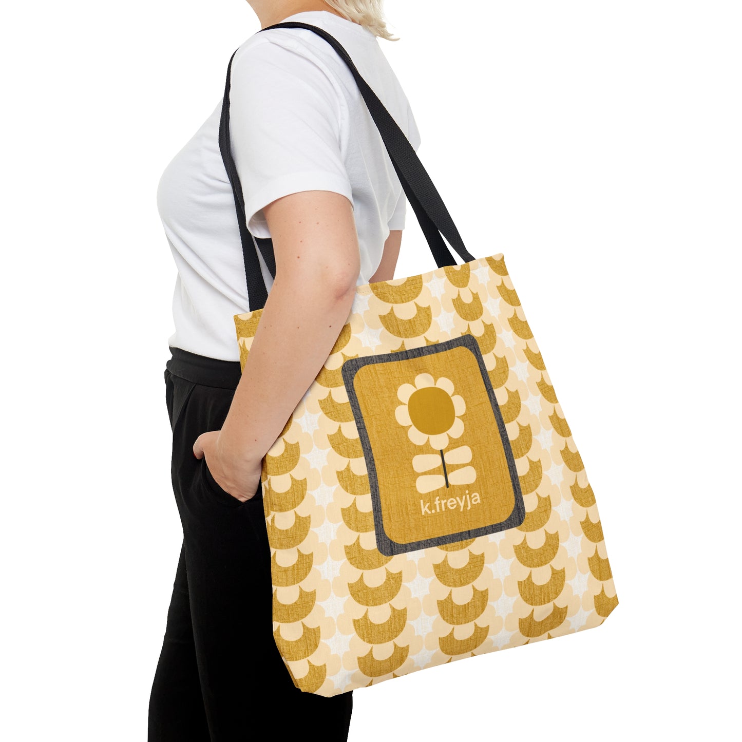 TOTE AROUND: Buttercup