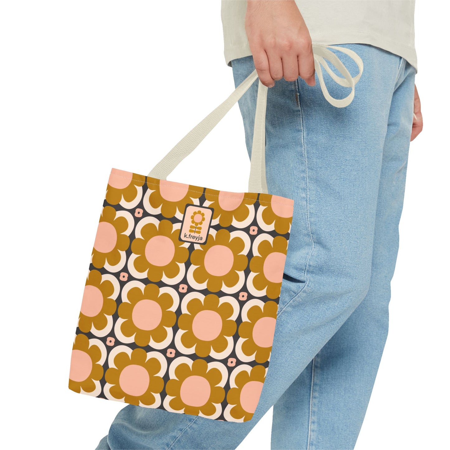 Tote Around: Palm Springs Patio