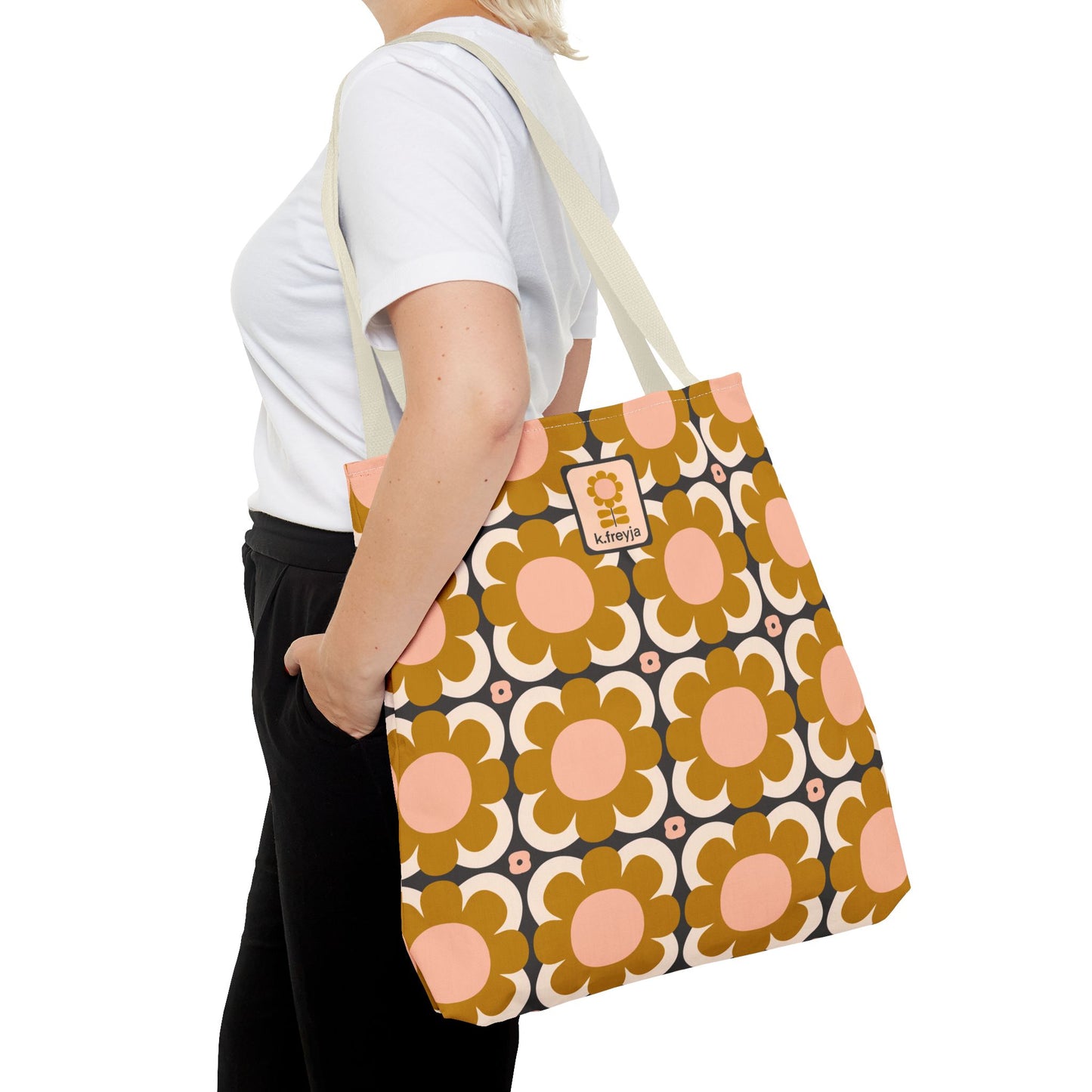 Tote Around: Palm Springs Patio