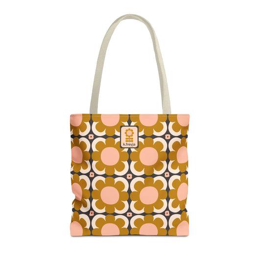 Tote Around: Palm Springs Patio