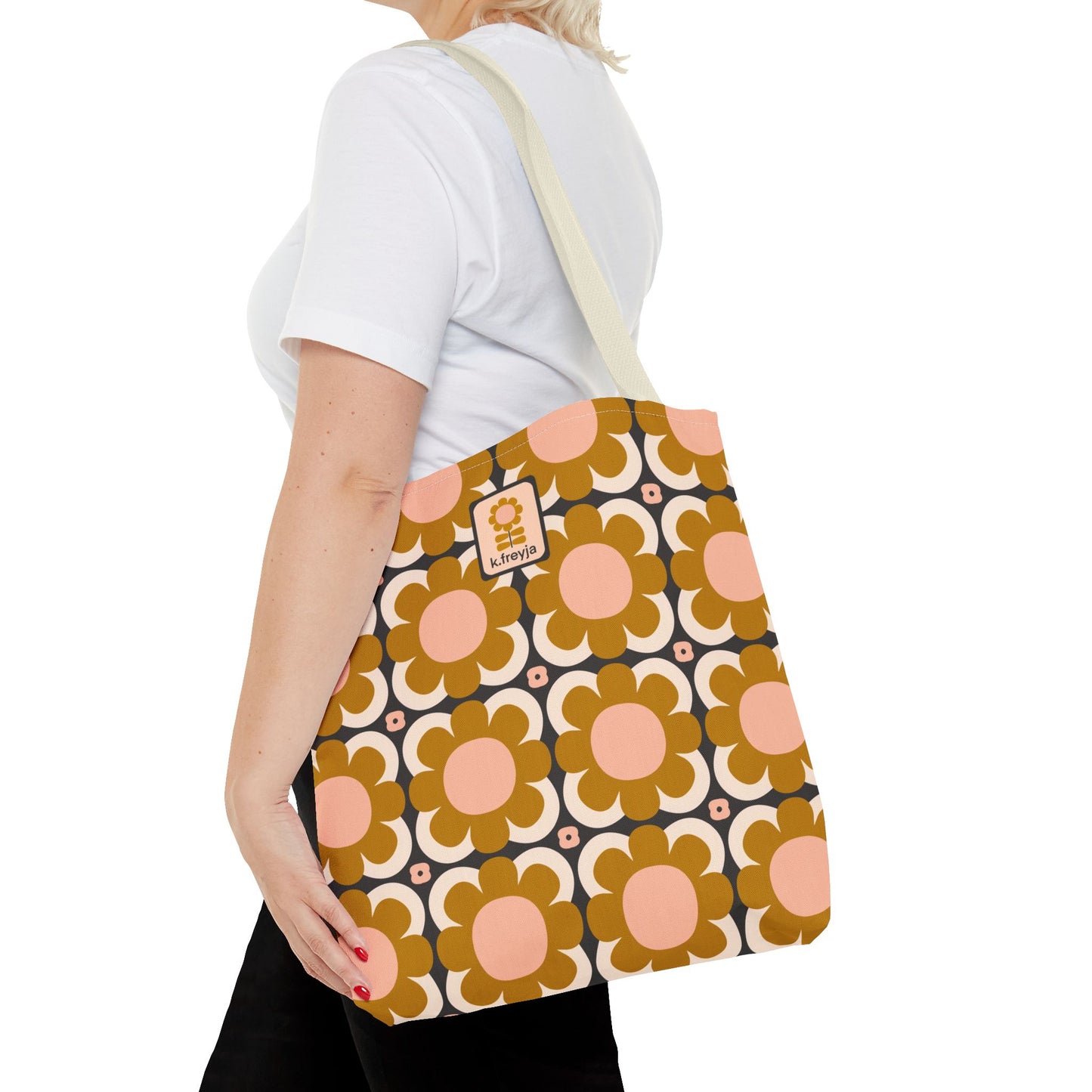 Tote Around: Palm Springs Patio