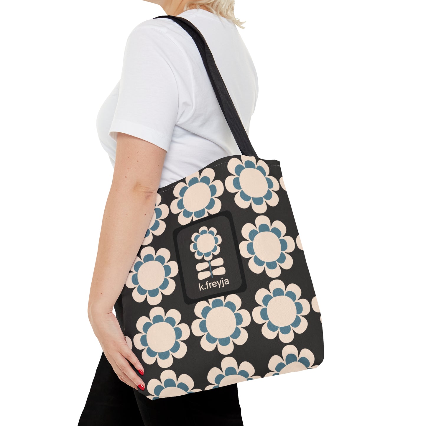 TOTE AROUND: Thea