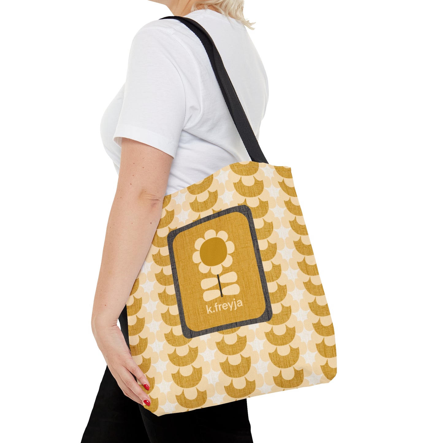 TOTE AROUND: Buttercup