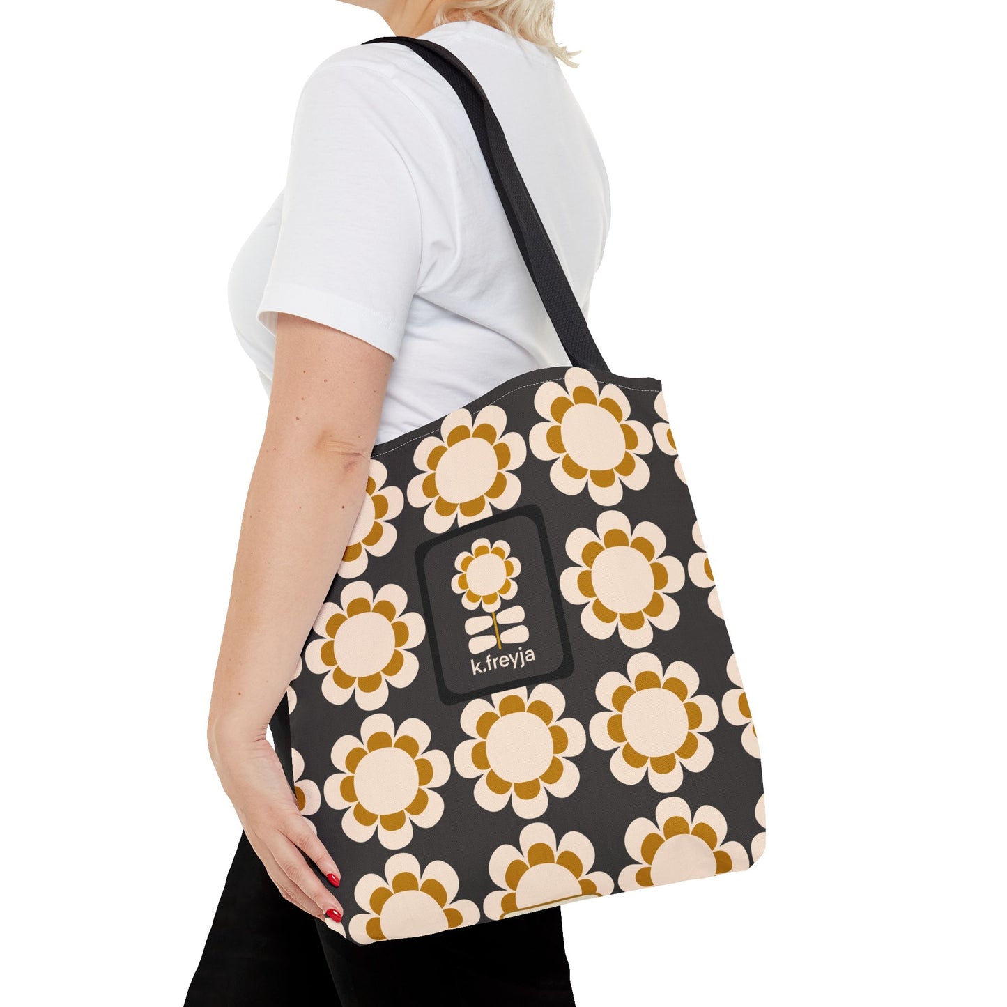 TOTE AROUND: Shelly Beach