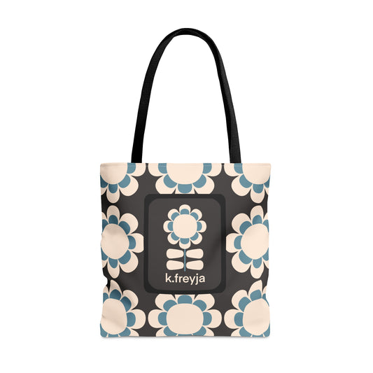 TOTE AROUND: Thea