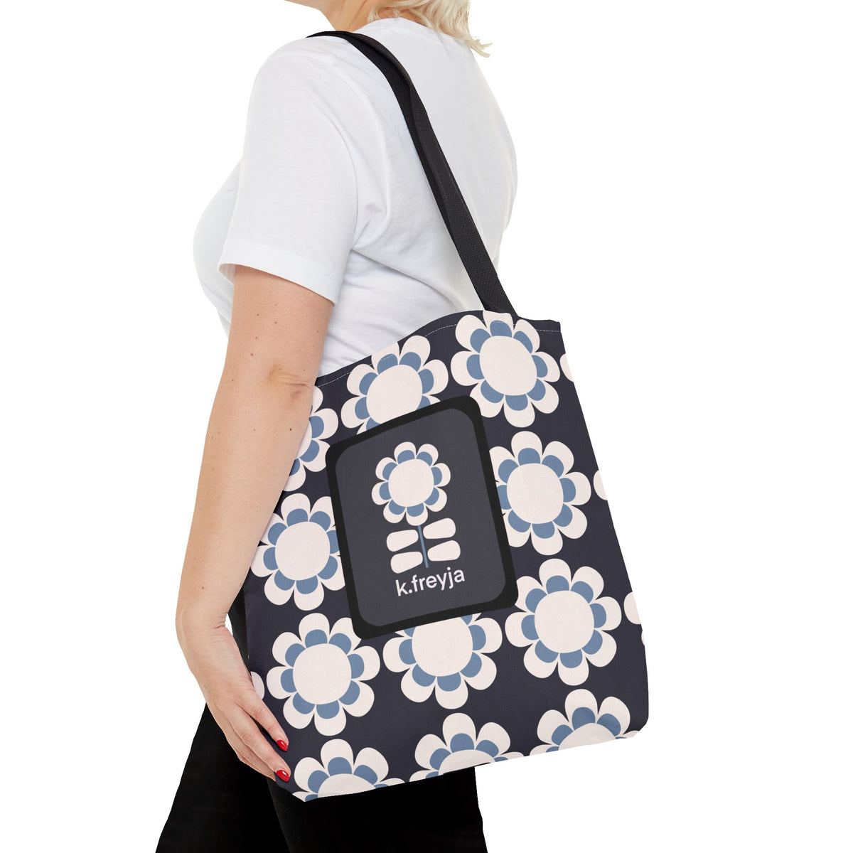 TOTE AROUND: Théa
