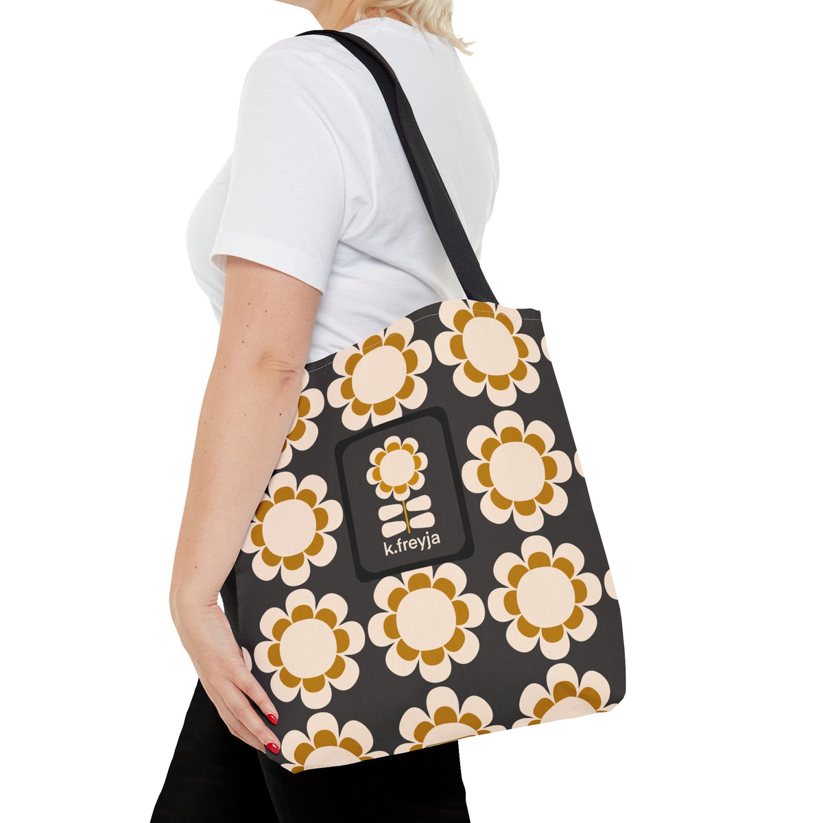 TOTE AROUND: Shelly Beach