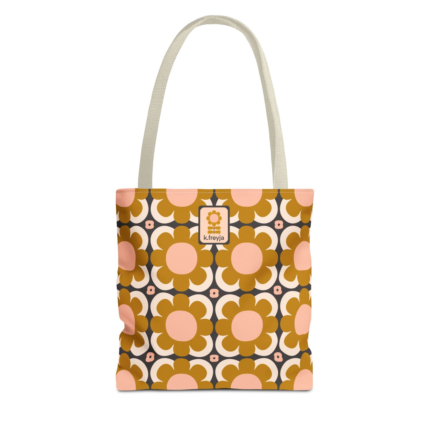 Tote Around: Palm Springs Patio