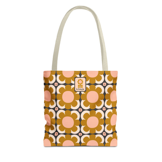Tote Around: Palm Springs Patio