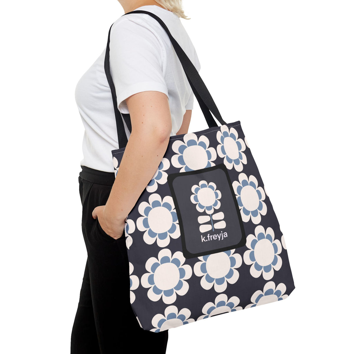 TOTE AROUND: Théa