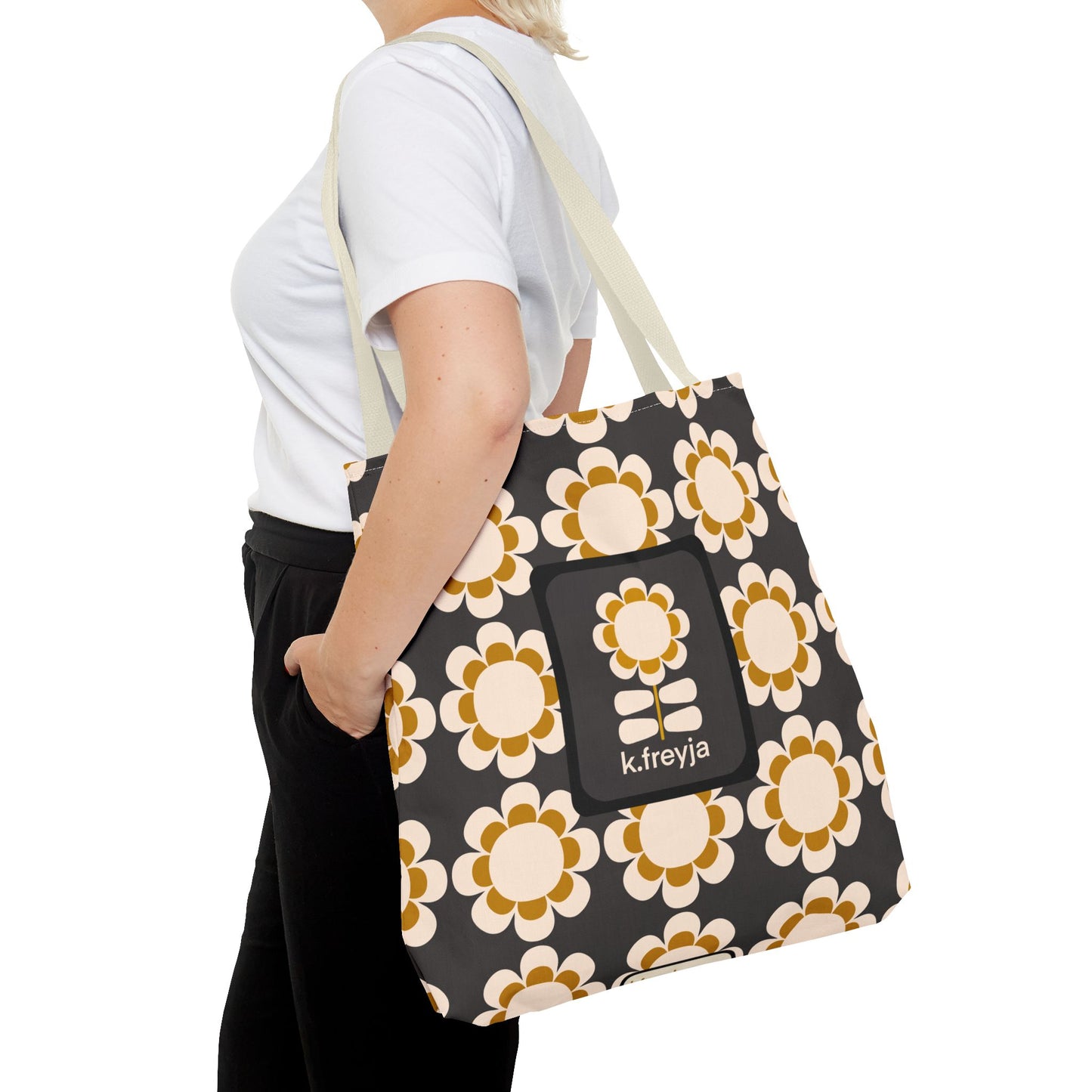 TOTE AROUND: Shelly Beach