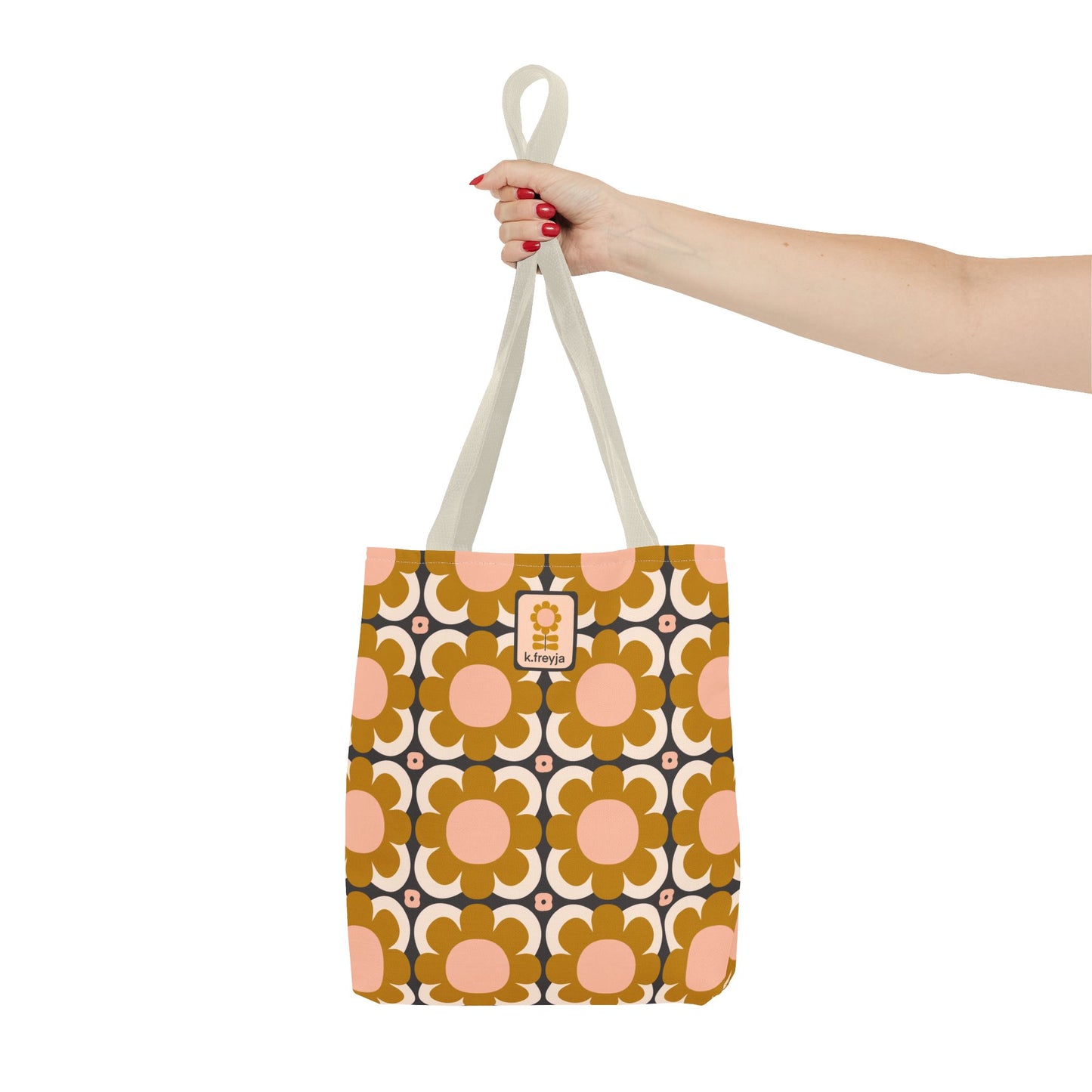 Tote Around: Palm Springs Patio